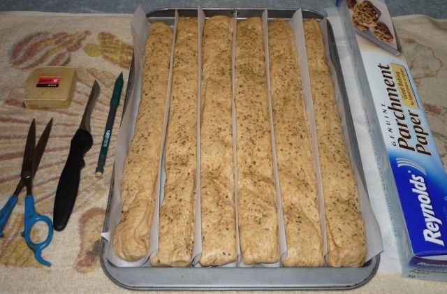 Dough strips in 6-slot parchment couch