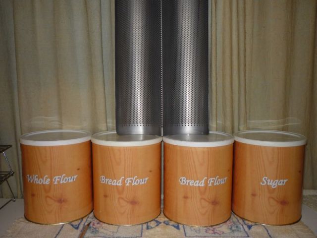 4 metal cans that look like wood; 1 french bread mold.