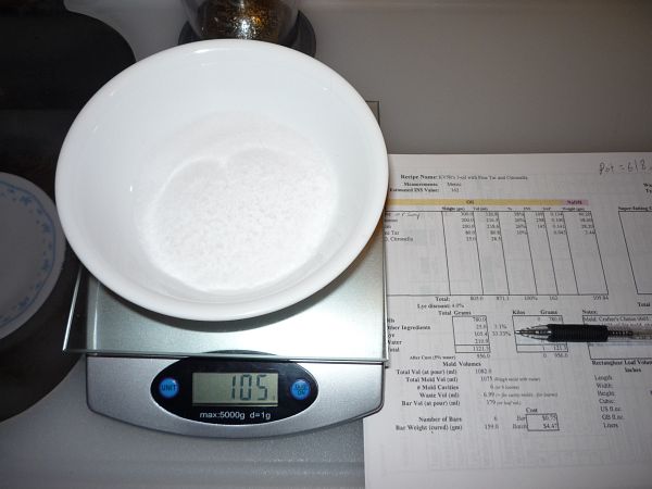Weighing the lye powder