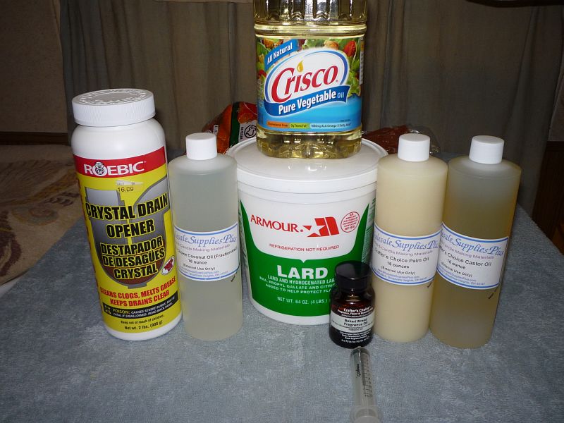 Ingredients: Lye, Armour Lard, Soybean, Fractionated Coconut, Castor, and Palm oils; Buttered Bread Fragrance Oil.